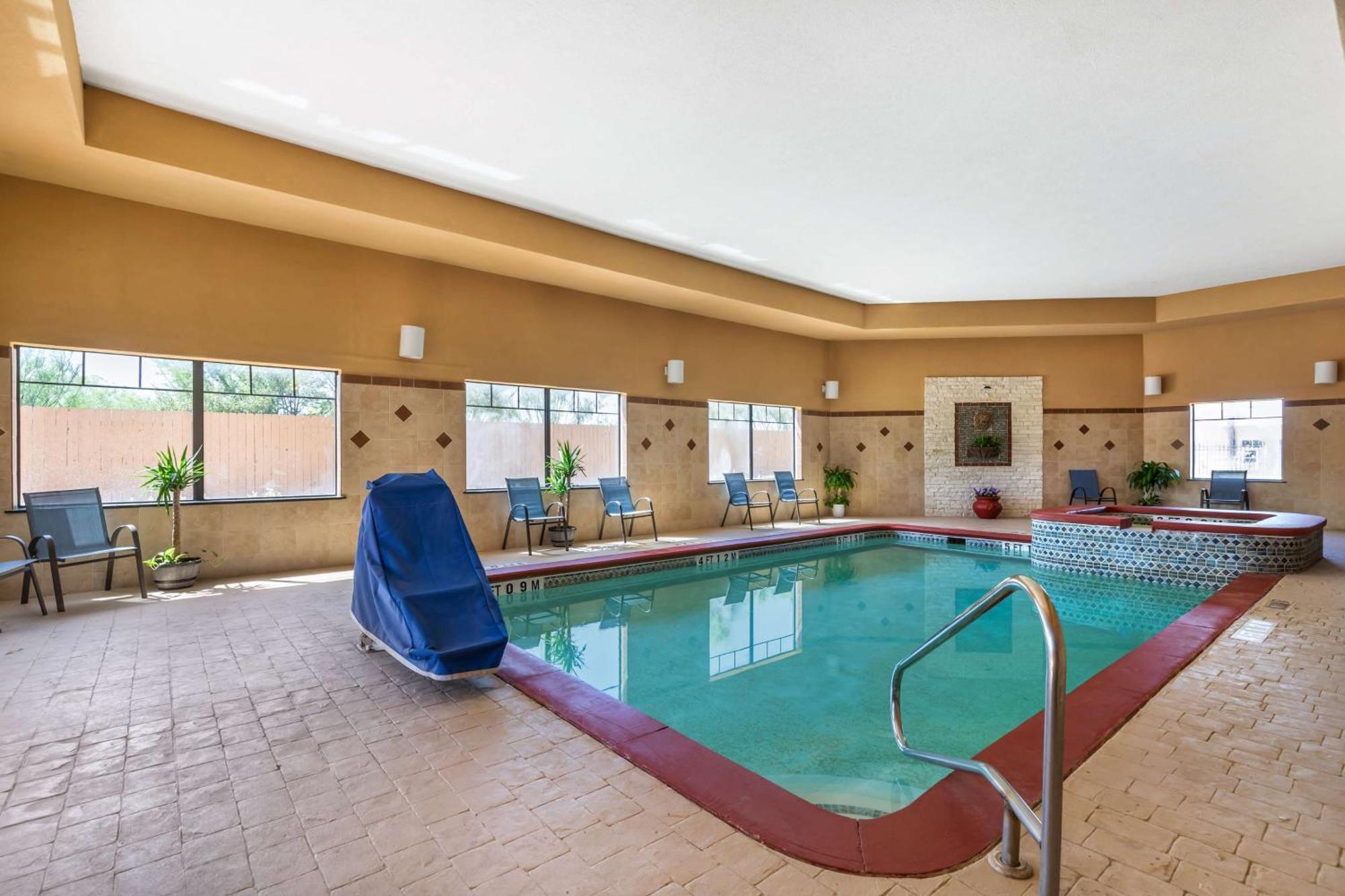 Best Western Plus Lytle Inn And Suites מראה חיצוני תמונה