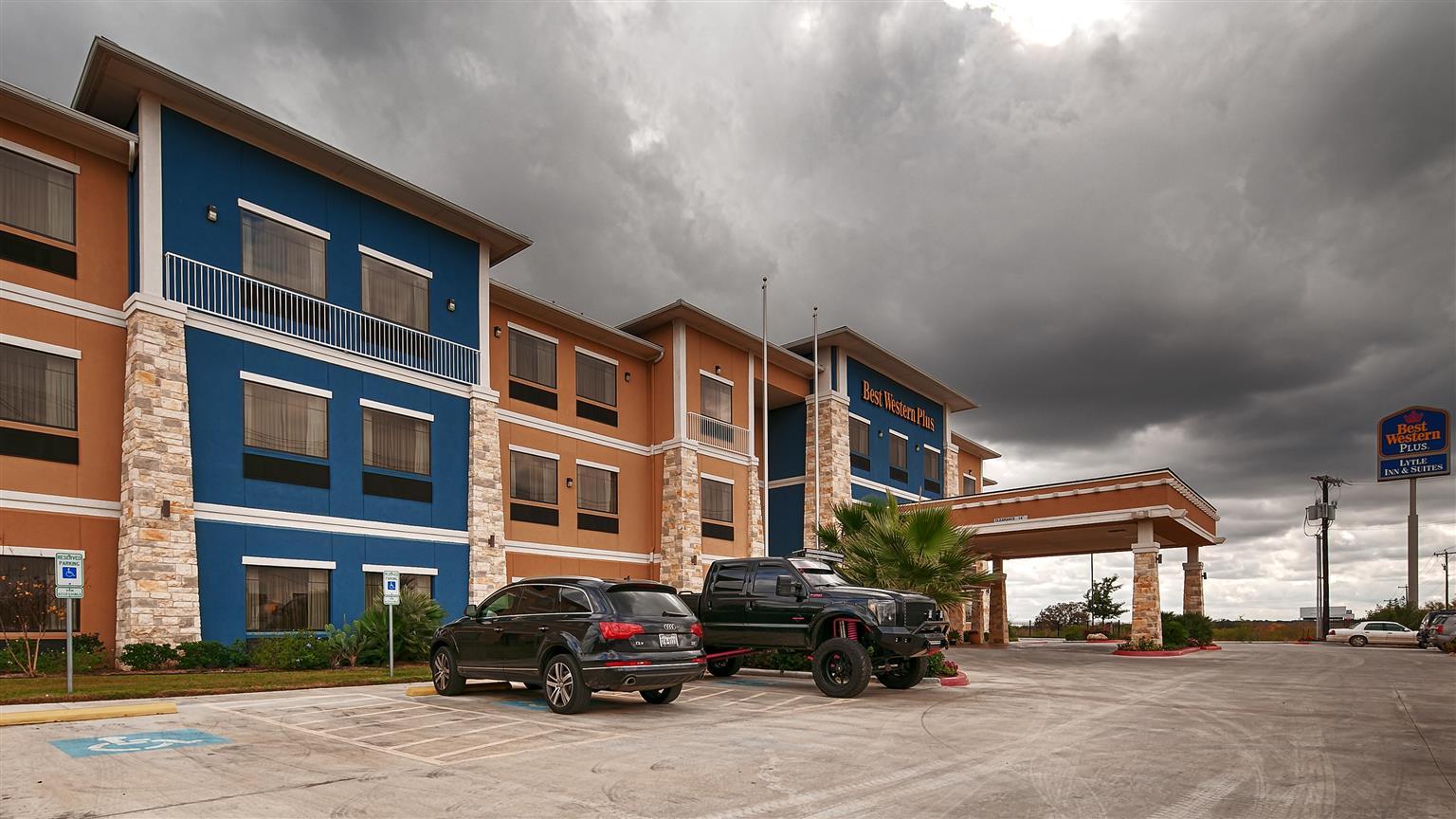Best Western Plus Lytle Inn And Suites מראה חיצוני תמונה